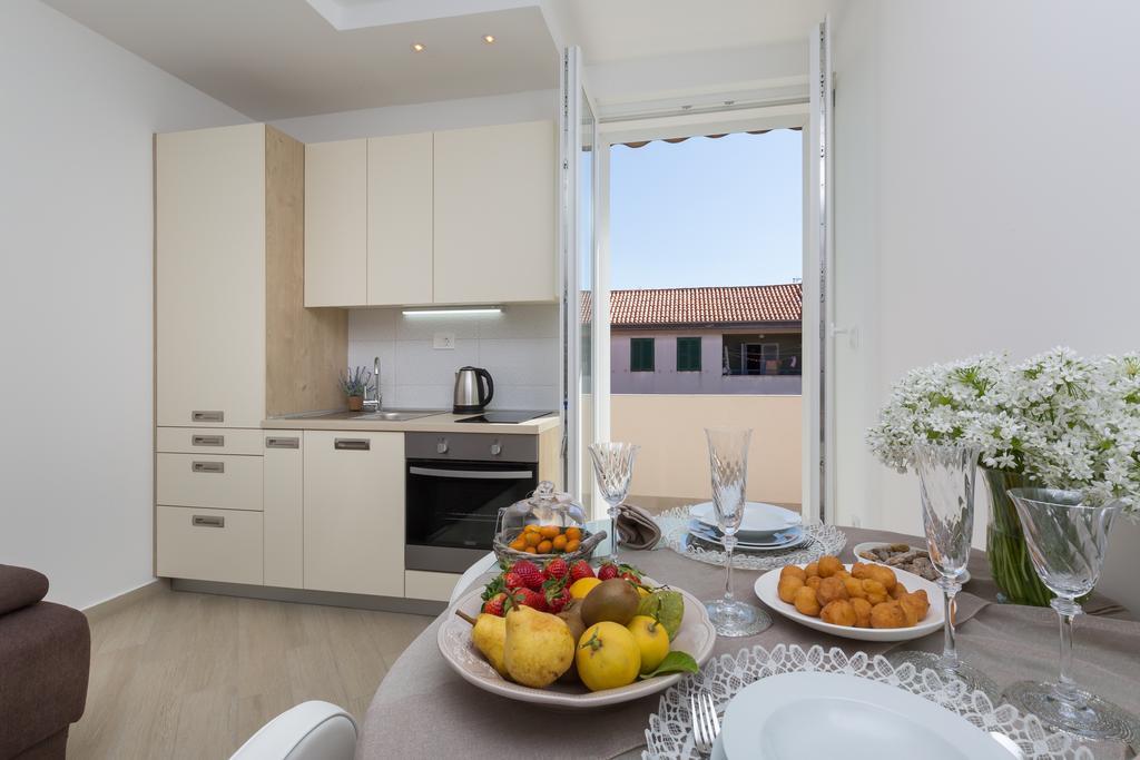 Central Boutique Apartments With Balconies, In Walking Distance To The Sea Zara Esterno foto