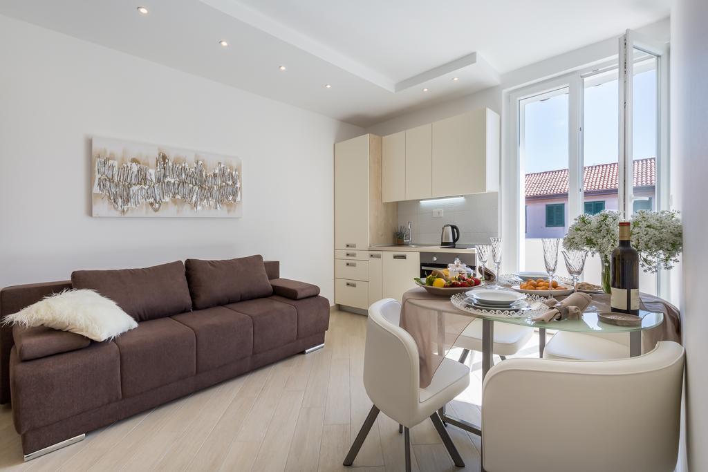 Central Boutique Apartments With Balconies, In Walking Distance To The Sea Zara Esterno foto